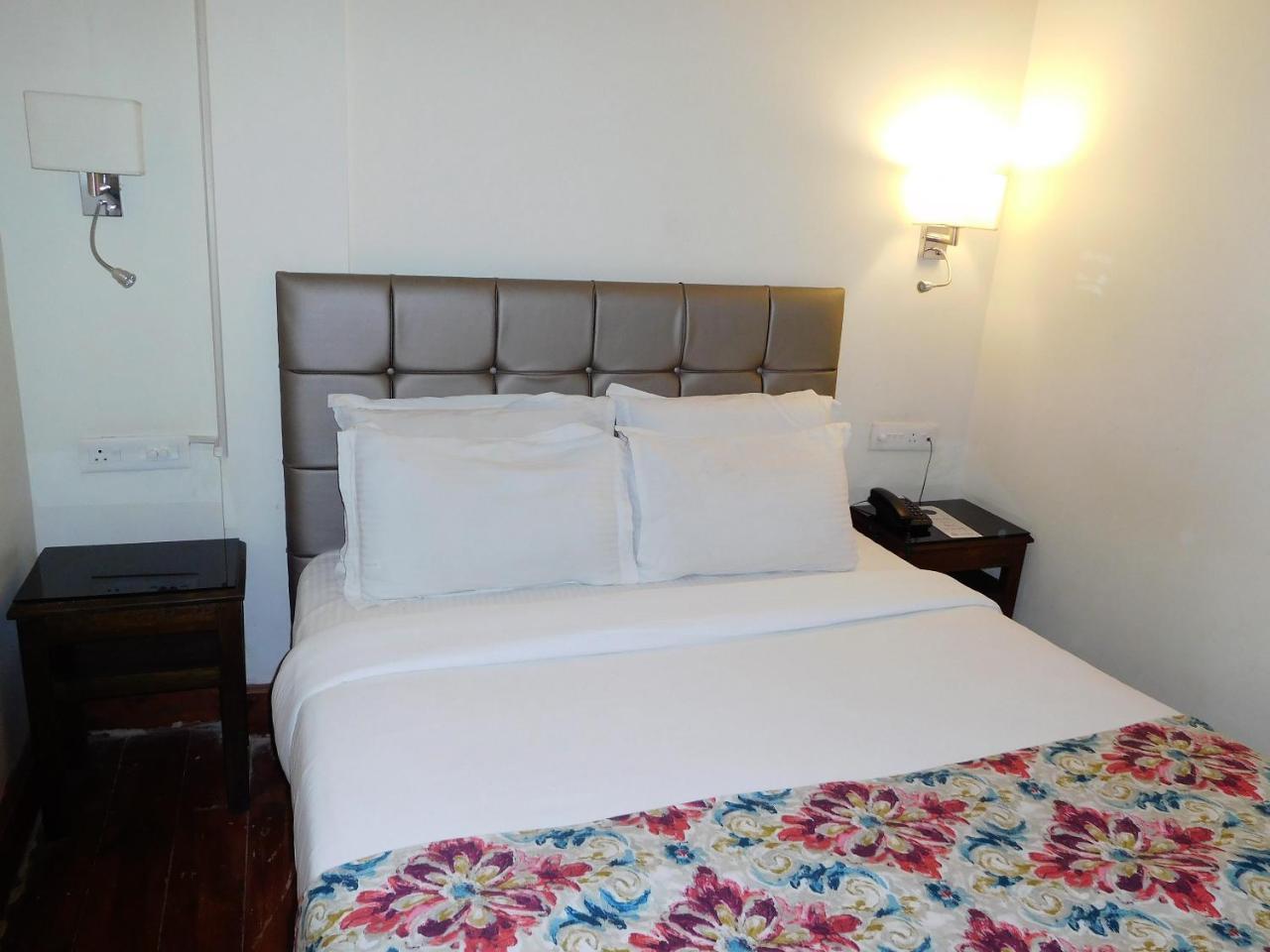 שילונג The Heritage Club - Tripura Castle Hotel And Spa מראה חיצוני תמונה