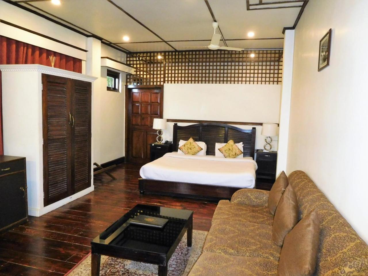 שילונג The Heritage Club - Tripura Castle Hotel And Spa מראה חיצוני תמונה