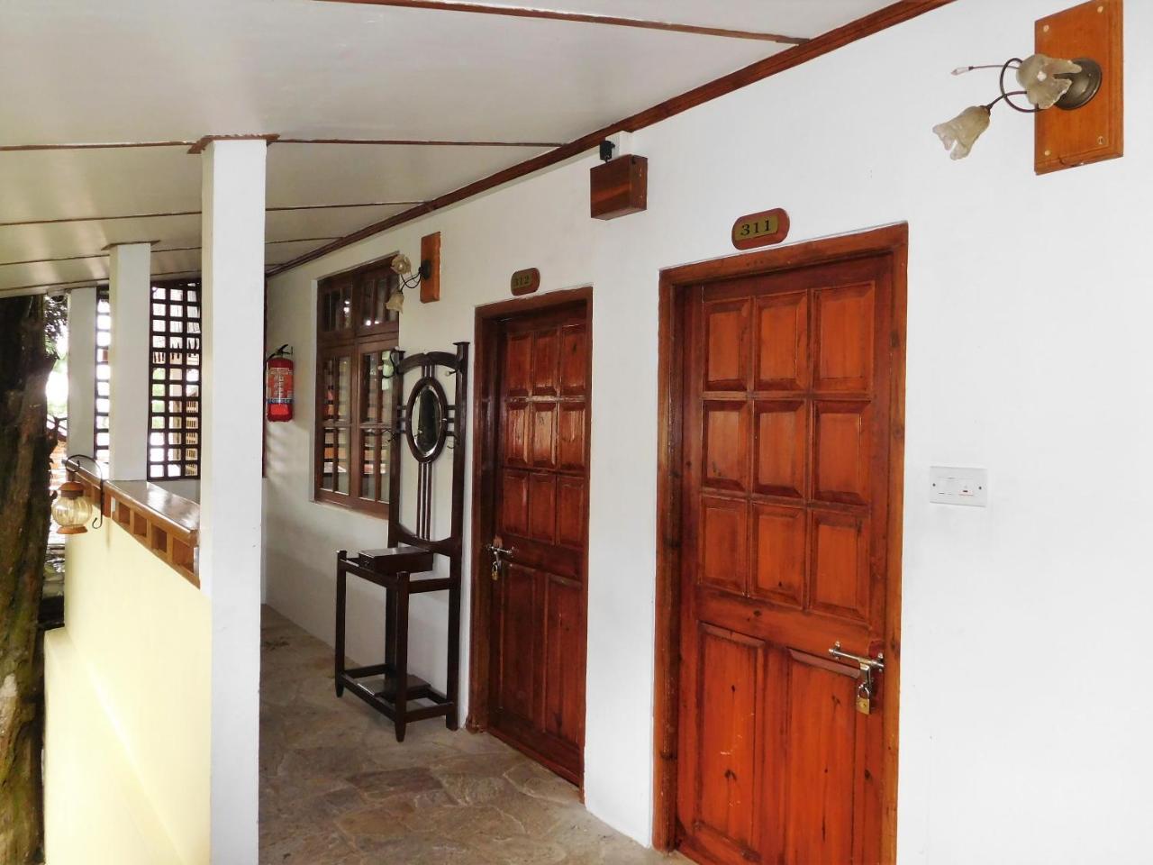 שילונג The Heritage Club - Tripura Castle Hotel And Spa מראה חיצוני תמונה